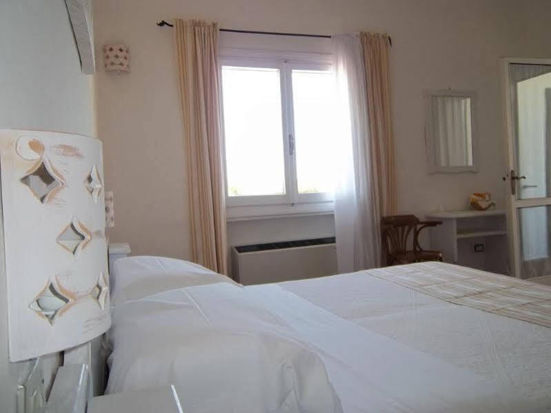 Hotel 3 Botti Baja Sardinia Exterior photo